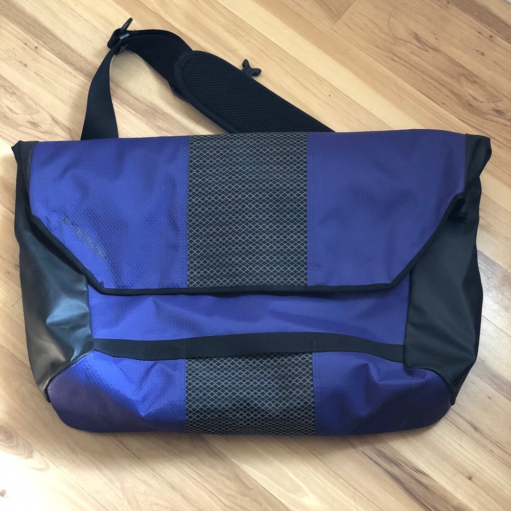 Timbuk2 large messenger bag water resistant!!